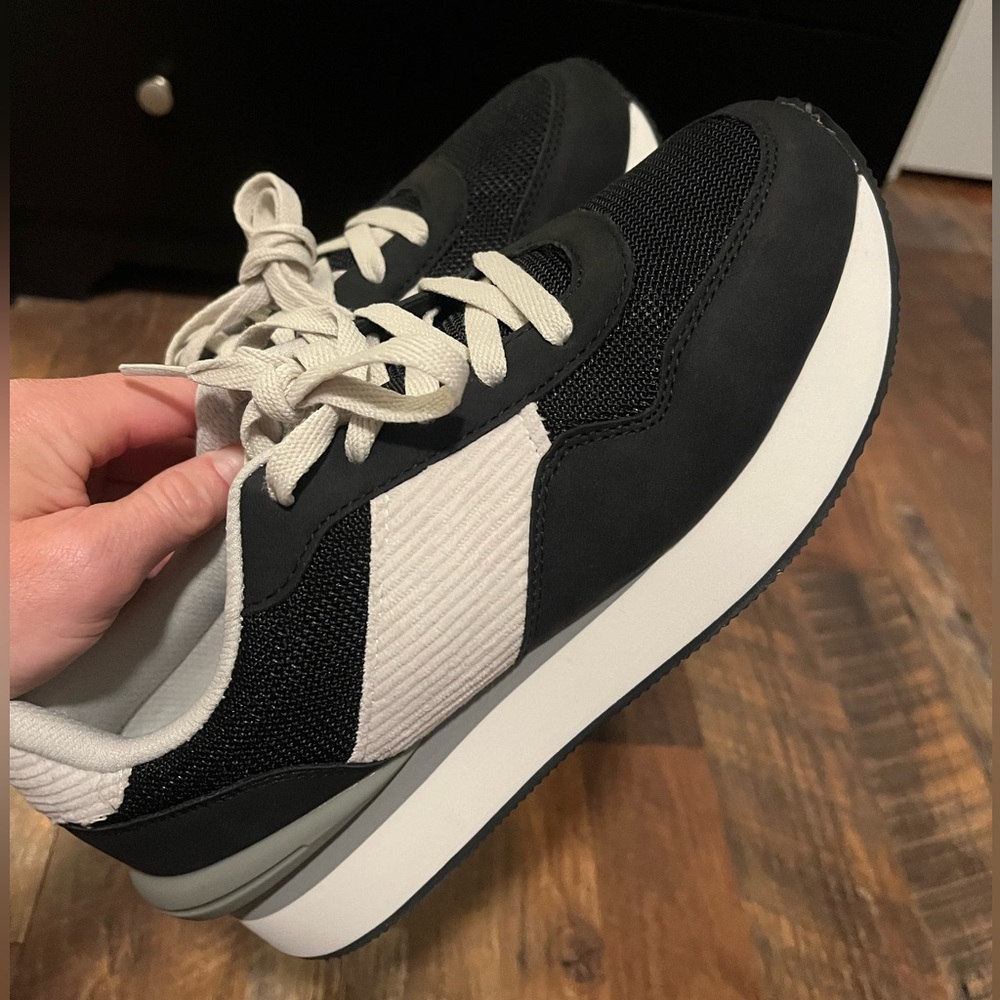 Wide Dream Pairs Black/White/Gray Sneakers - Picture 4 of 11